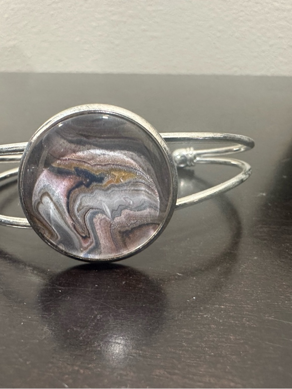 Marbled Silver-Tone Round Bangle Bracelet in Gray and Gold Accent